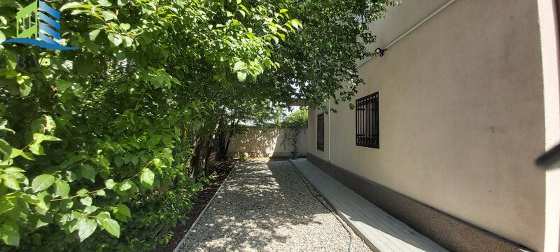 Baneasa, casa de vanzare + curte mare