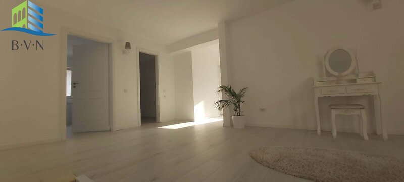 Baneasa, casa de vanzare + curte mare